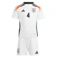 Camisa de Futebol Alemanha Jonathan Tah #4 Equipamento Principal Infantil Europeu 2024 Manga Curta (+ Calças curtas)
